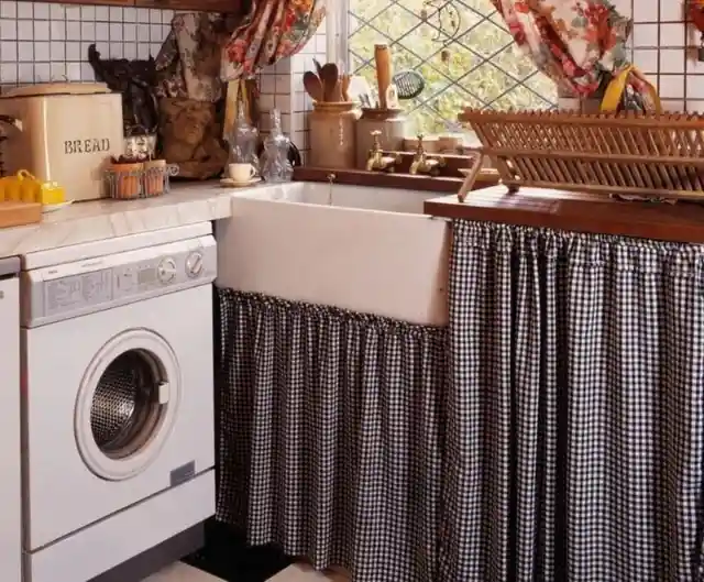 Use Fabric Drapes for Kitchen Improvement