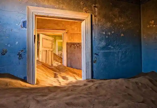 Abandoned Diamond Town - Kolmanskop, Namibia