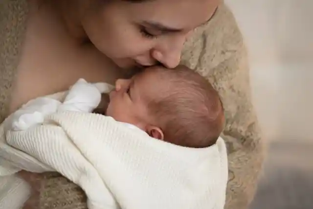 My Newborn Was Screaming in the ER When a Man in a Rolex Said I Was Wasting Resources – Then the Doctor Burst Into the Room and Stunned Everyone