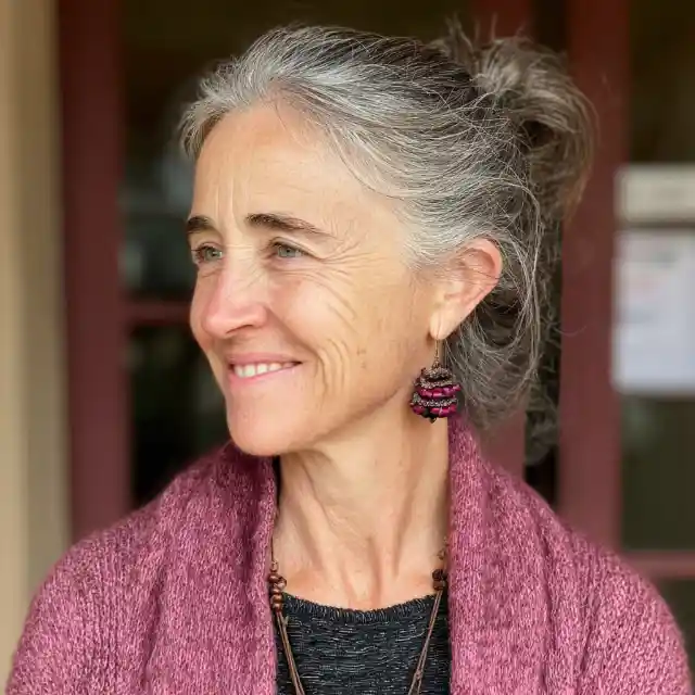 People in Line at the Supermarket Wanted to Kick Me Out When My Granddaughter Started Crying – but a Stranger Suddenly Stepped In