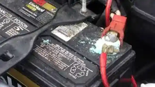 How to remove rust from a battery?