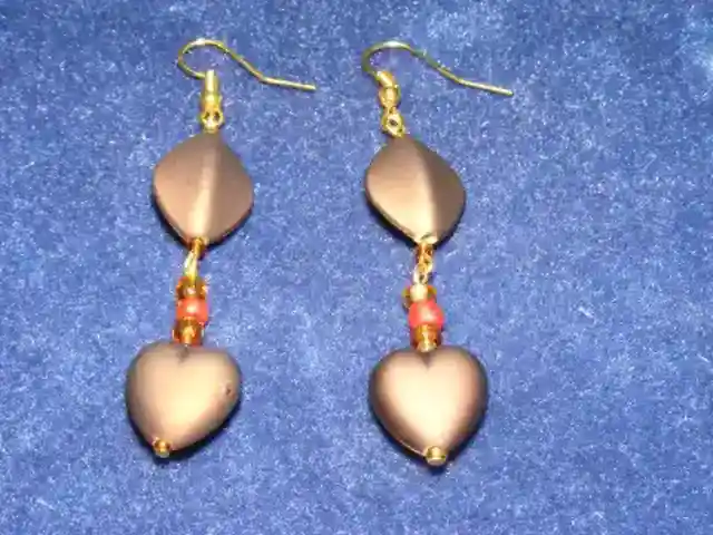 I Brought Nana's Heavy 18-Karat Gold Heirloom Earrings to a Pawn Shop to Pay My Mortgage – The Appraiser's One Sentence Left Me Trembling in the Middle of the Store