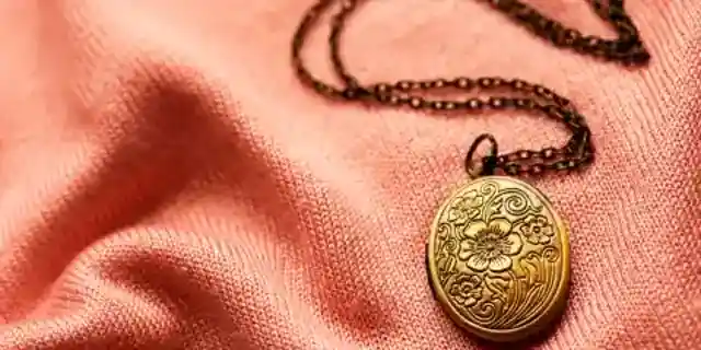 I Opened My Late Mom's Locket That Was Glued Shut for 15 Years – What She Was Hiding Inside Left Me Breathless