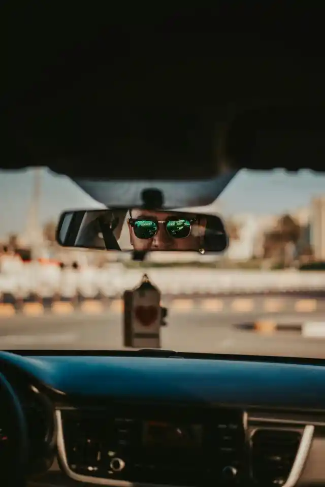 I Helped an Elderly Couple with a Flat Tire on the Highway – a Week Later, My Life Completely Changed