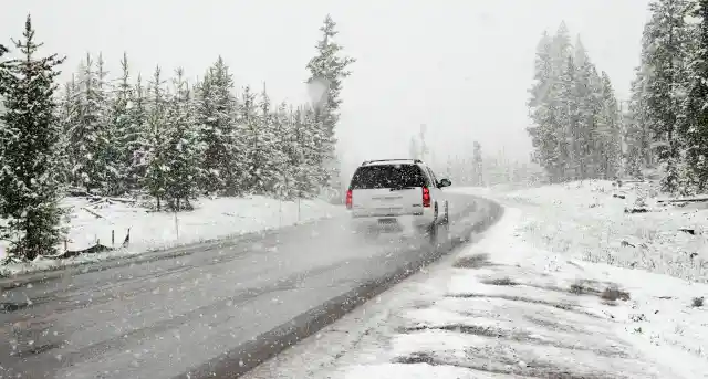 I Helped an Elderly Couple with a Flat Tire on the Highway – a Week Later, My Life Completely Changed