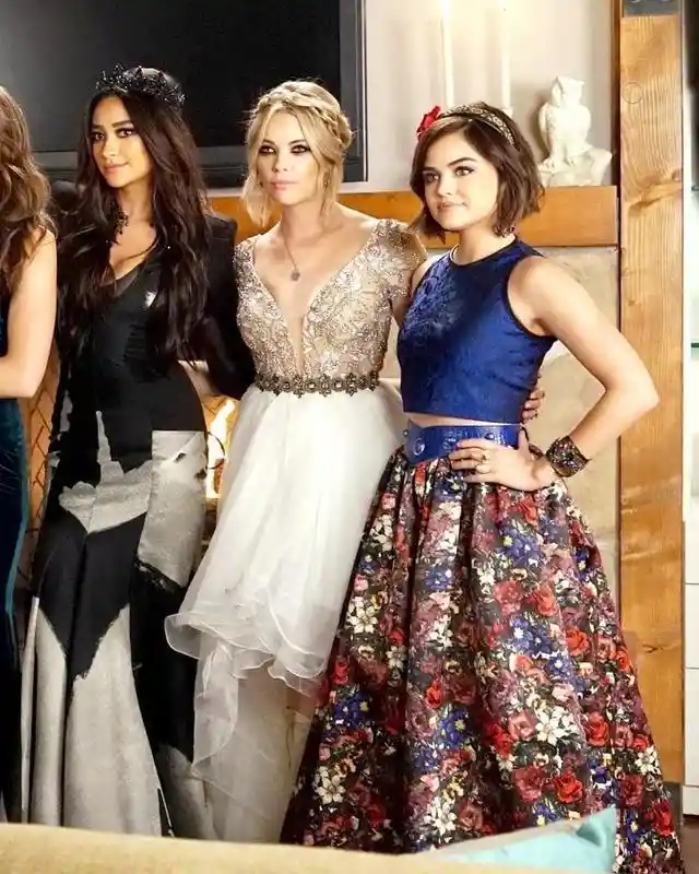 Aria's Blue Halter Top and Floor-Length Skirt (Pretty Little Liars)