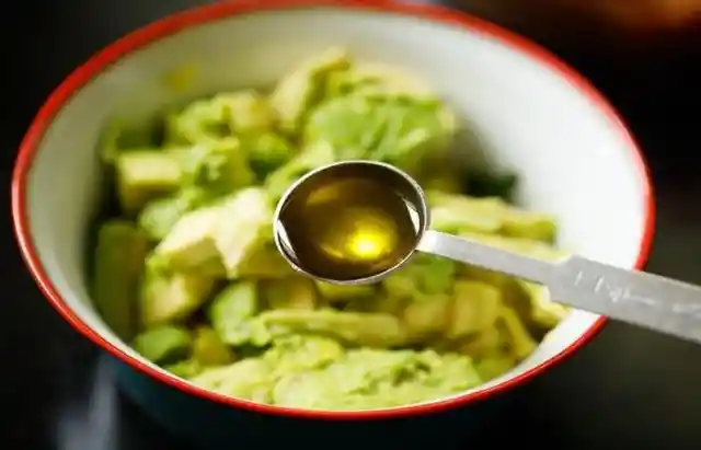 Cooking Oil Can Save Leftover Guacamole