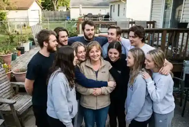 My Dad Left My Mom With 10 Kids for a Younger Woman From Church – 10 Years Later, He Called Mom Asking to Be a Family Again, but I Taught Him a Lesson