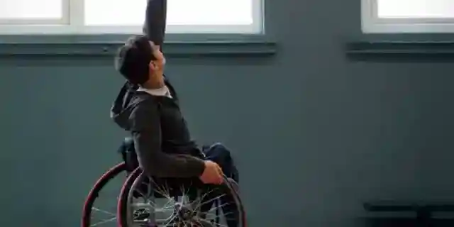I Noticed a Student in a Wheelchair Always Eating Alone – So I Taught My Class One Lesson, and Their Reaction Shocked Me