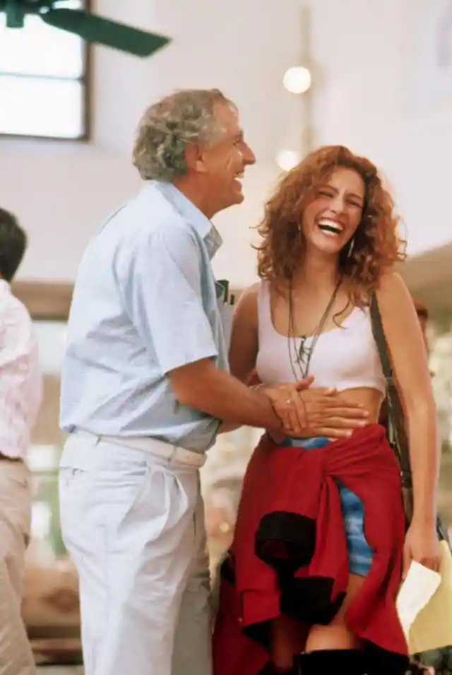 17. The director had to tickle Julia Robert's feet off camera to get her to laugh in this scene.