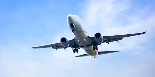 A Rude Woman Put Her Feet on My Tray Table While I Was Pregnant – The Karma She Received 10 Minutes Later Is Absolutely Priceless