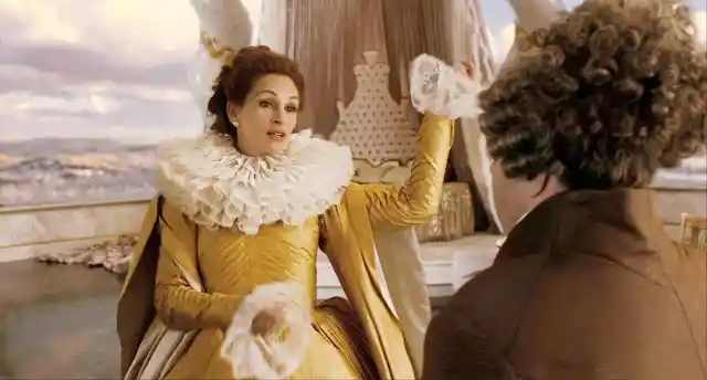 Julia Roberts as The Evil Queen in Mirror, Mirror (2011)
