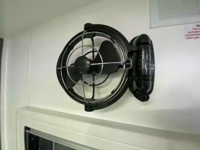 Flexible 12-volt Fans