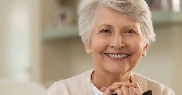 Unaware of Being Followed, Woman Returns $15,000 She Finds in a Bag