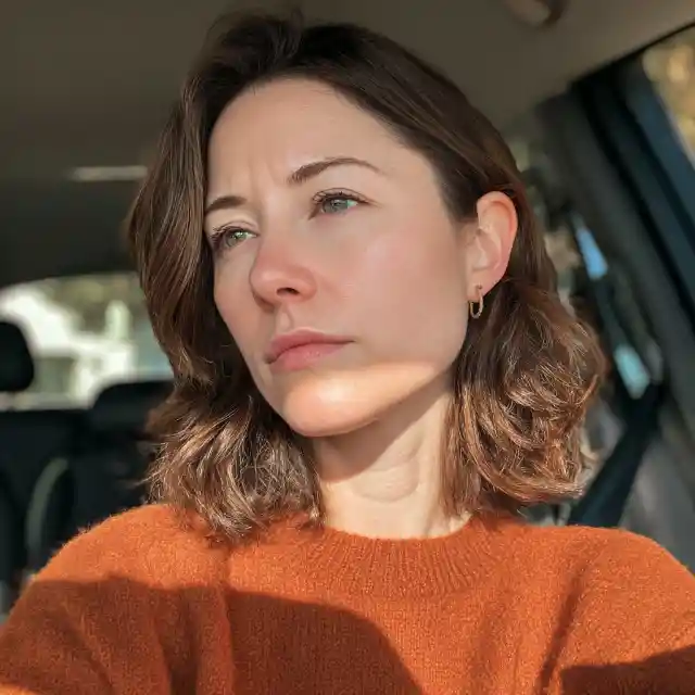 I Showed up at My Parents' for Christmas Only to Find Out My Older Sister Had Kicked Them Out and Made Them Live in Their Own Garage – It Was Her Biggest Mistake