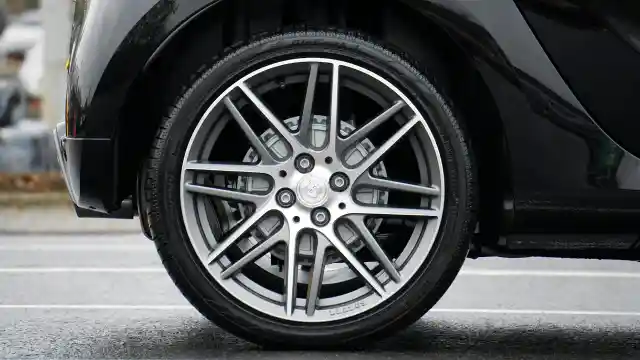 I Helped an Elderly Couple with a Flat Tire on the Highway – a Week Later, My Life Completely Changed