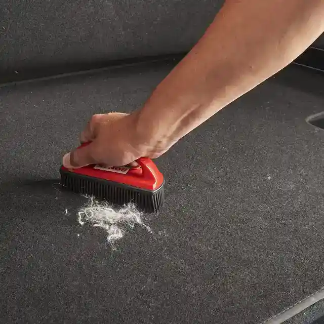 How to remove pet hair?