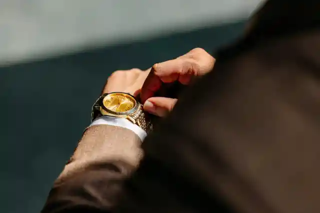 My Newborn Was Screaming in the ER When a Man in a Rolex Said I Was Wasting Resources – Then the Doctor Burst Into the Room and Stunned Everyone