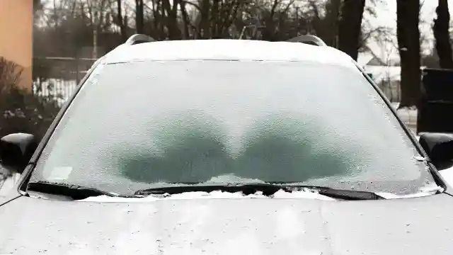 How to defrost a windshield?