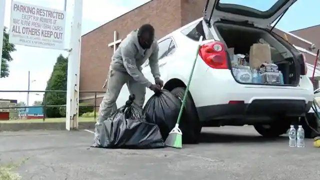 Teen Cleans Up His Neighbourhood After Protesters and Receives a Gift From All His Neighbours 