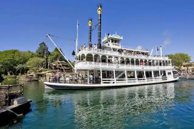 How Does The Mark Twain Riverboat Operate?