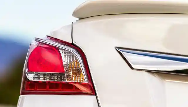 Ever Wondered Why Cops Touch Your Tail Light When They Pull You Over?