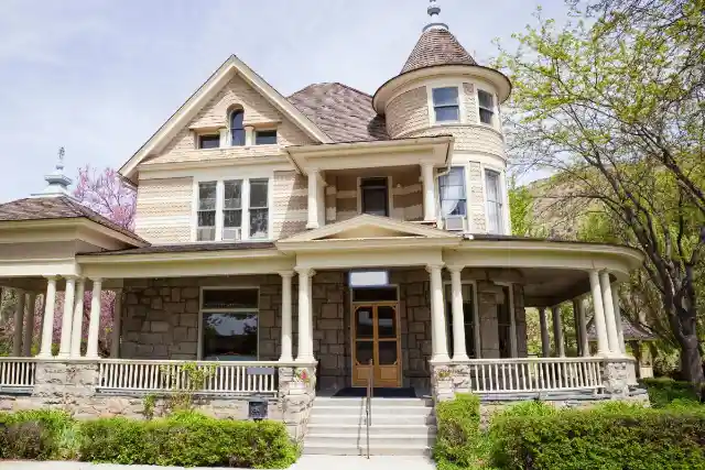 The Perfect Neighborhood