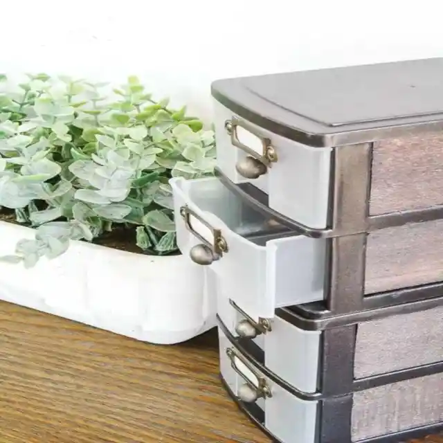 The Advantages of Plastic Containers and Drawers