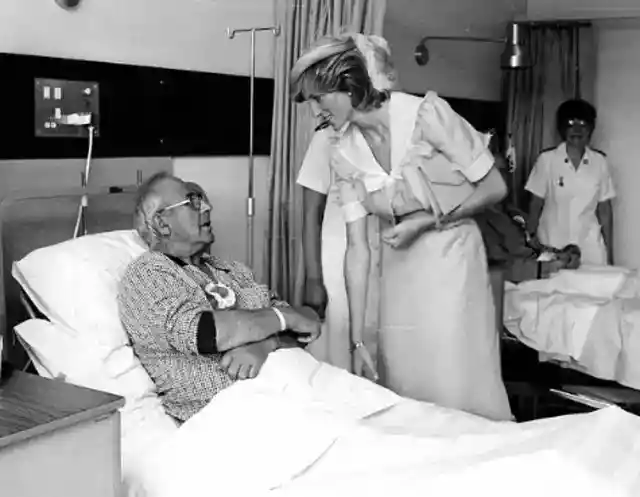 26. Diana’s Secret Acts of Kindness