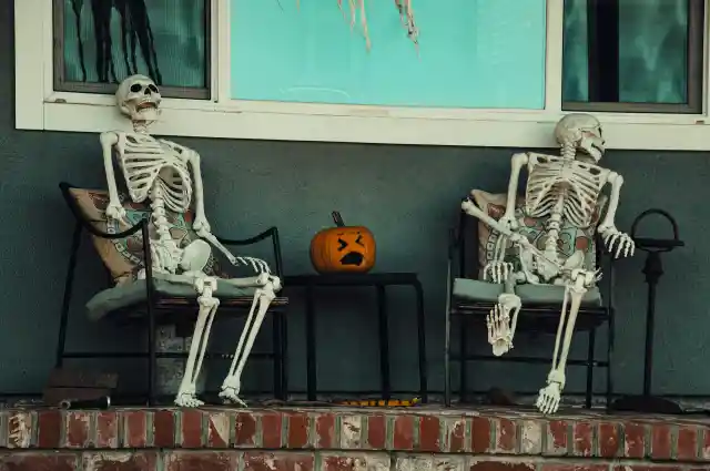 Delivery Driver Grows Suspicious Near Spooky Lawn Decor