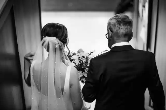 Am I to Blame for Ruining My Friend’s Wedding after I Wore a ‘Gold’ Dress to It?