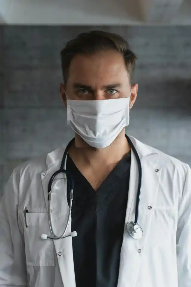My Newborn Was Screaming in the ER When a Man in a Rolex Said I Was Wasting Resources – Then the Doctor Burst Into the Room and Stunned Everyone