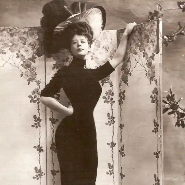 4. Camille Clifford – A Living Ideal