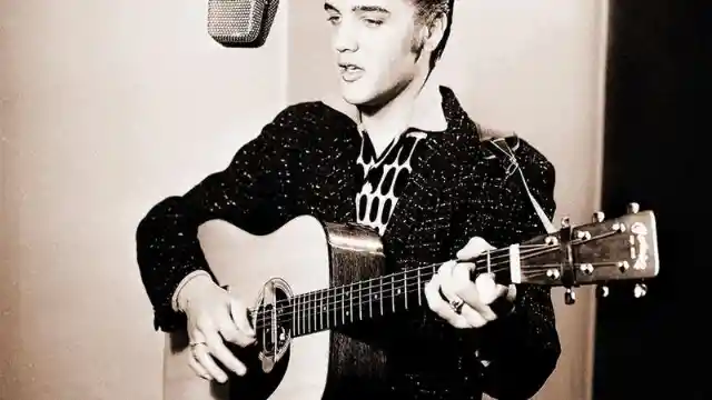 What was the name of Elvis Presley's first RCA single?