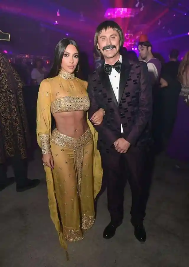 Kim Kardashian & Jonathan Cheban as Sonny & Cher