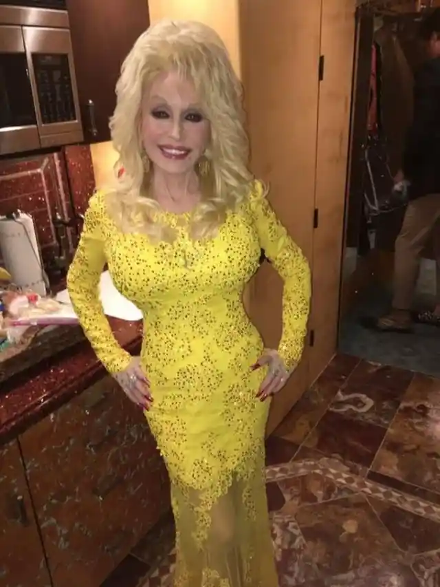 The Secret To Dolly’s Tiny Waist