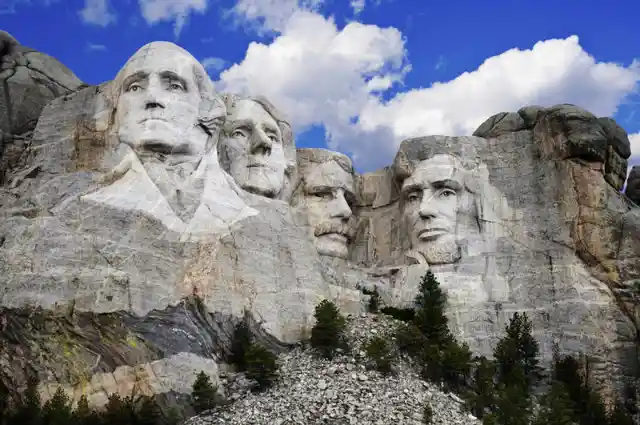 Dove si trova il glorioso Monte Rushmore?