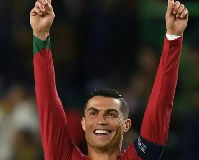 Which Portuguese team did Cristiano Ronaldo play for before signing for Manchester United?