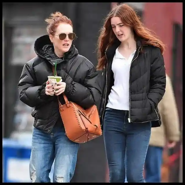 Julianne Moore & Liv Freundlich