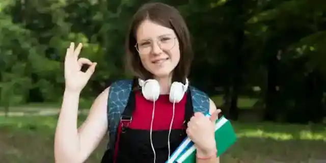 Three Girls Stuck Gum in My Daughter's Hair During 7th Grade Science Class – What She Did Next Made Them Beg for Forgiveness