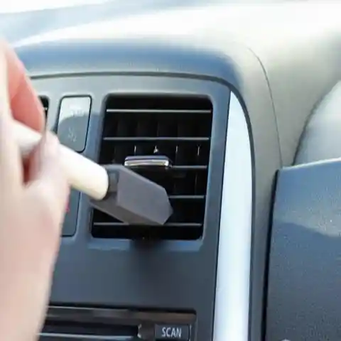 Foam Brushes Are Perfect For Cleaning Vents