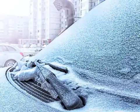 Essig gegen Eis auf der Windschutzscheibe