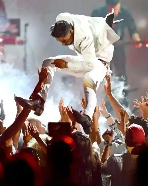 Miguel’s Jumpy Performance At The Billboard Music Awards