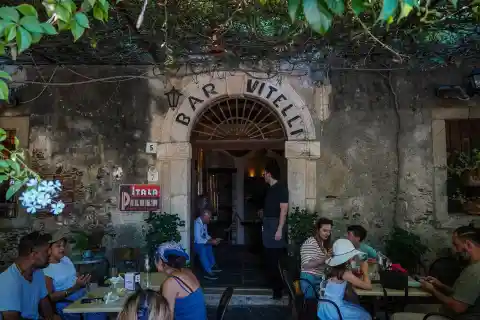 10 Iconic Movie Locations You Can Visit Around the World