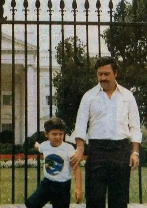 Pablo Escobar Tours Outside the White House