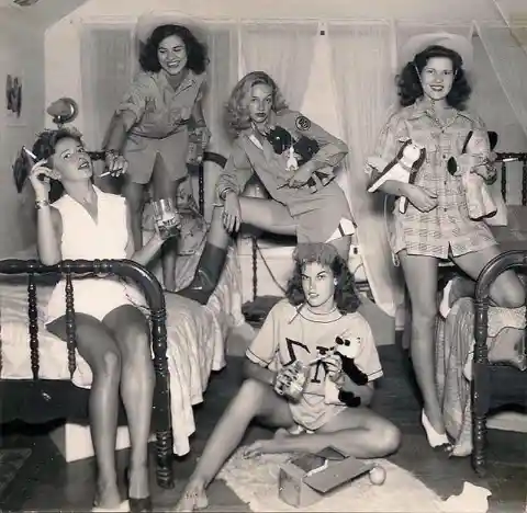 Sorority Sisters, 1944