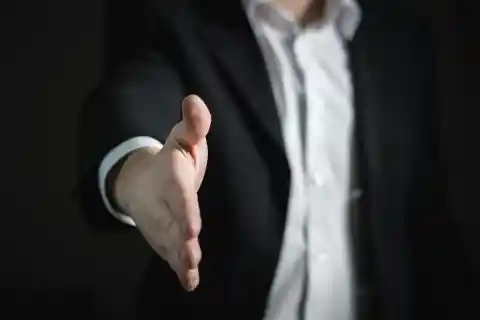 At My Husband's Corporate Party, Our Daughter Screamed, 'Mommy, Look! That's the Lady with the Worms!' – The Truth Behind It Left Me Shattered