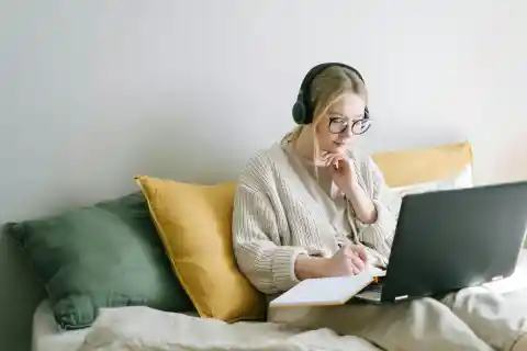 I Showed Up at My Parents' for Easter Only to Find Out My Older Sister Kicked Them Out and Made Them Live in Their Own Garage – It Was Her Biggest Mistake
