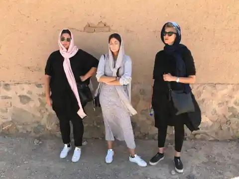 28. Women and Fashion in Iran