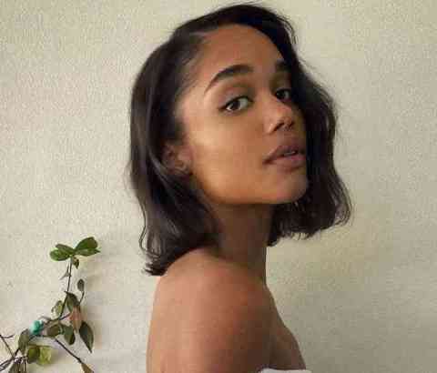 12. Wavy Lob With Side Part